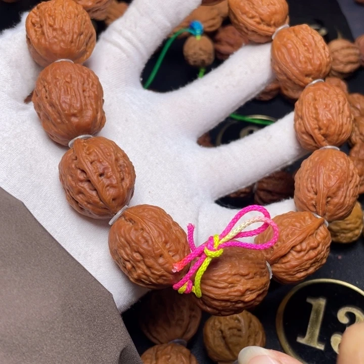 文玩核桃手串肉白菜