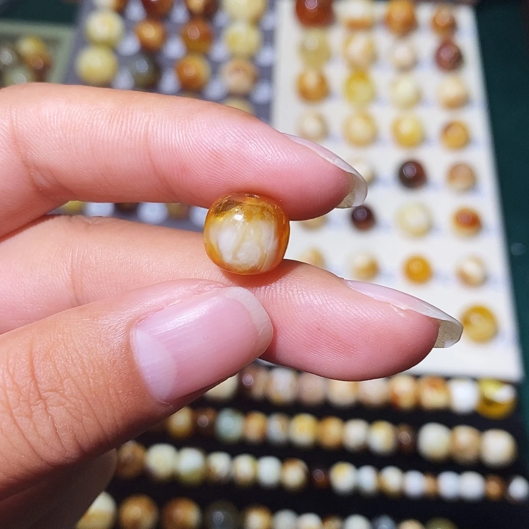 你***.琥珀未镶嵌珠宝奇石