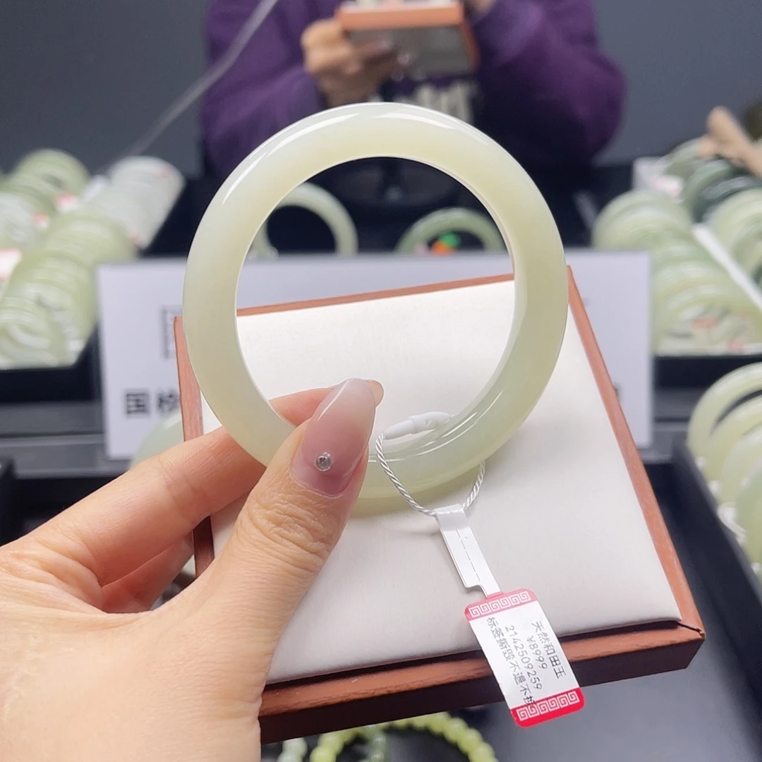 和田玉未镶嵌手镯