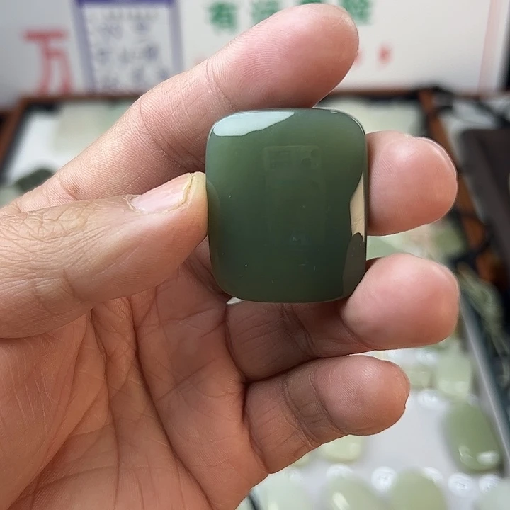 昭***君和田玉未镶嵌颈饰