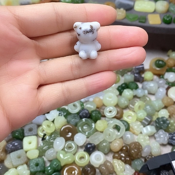 未镶嵌和田玉挂件熊