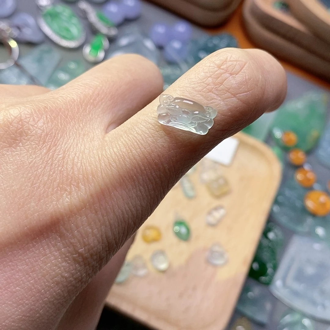 翡翠颈饰未镶嵌翡翠