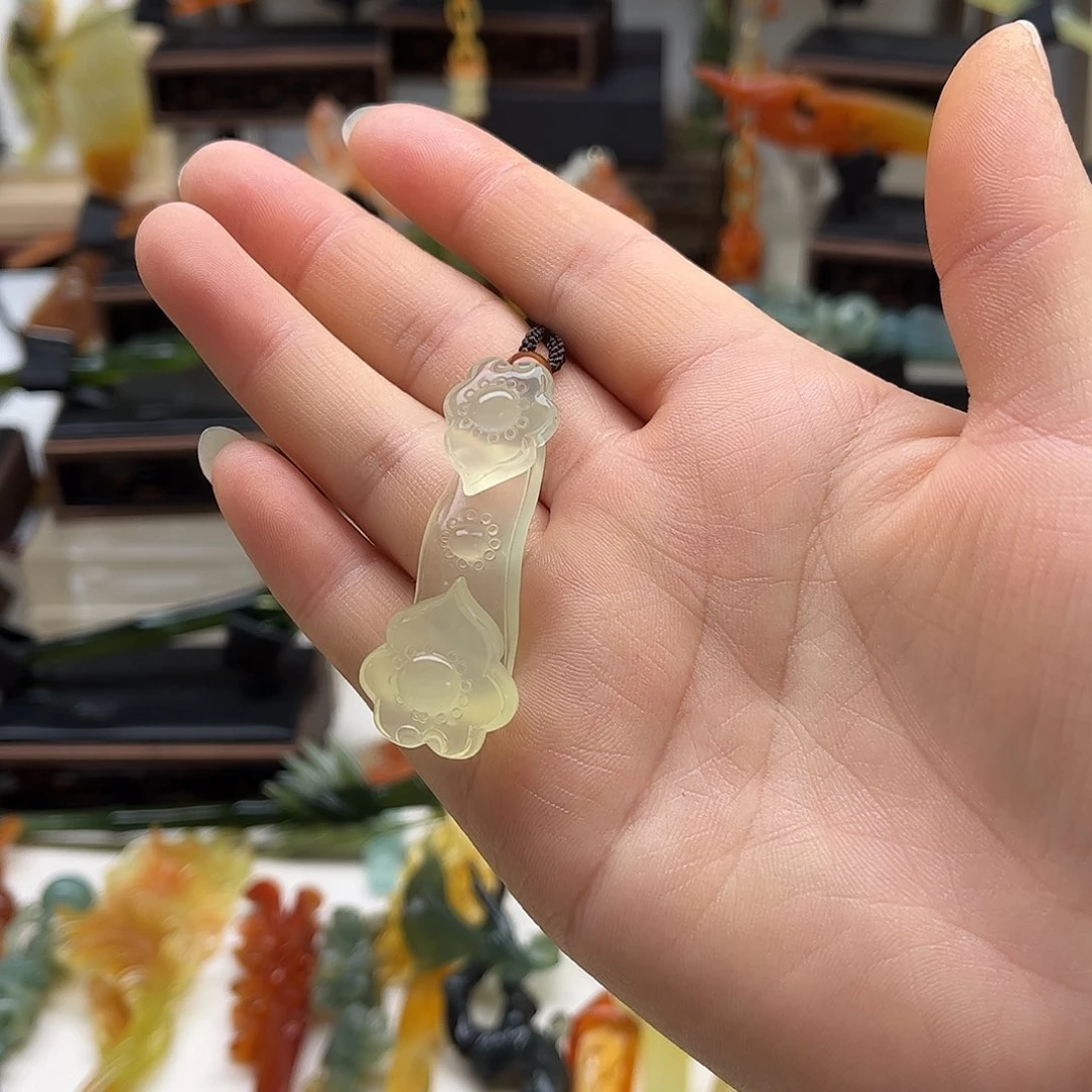 蛇纹石玉未镶嵌岫玉挂坠