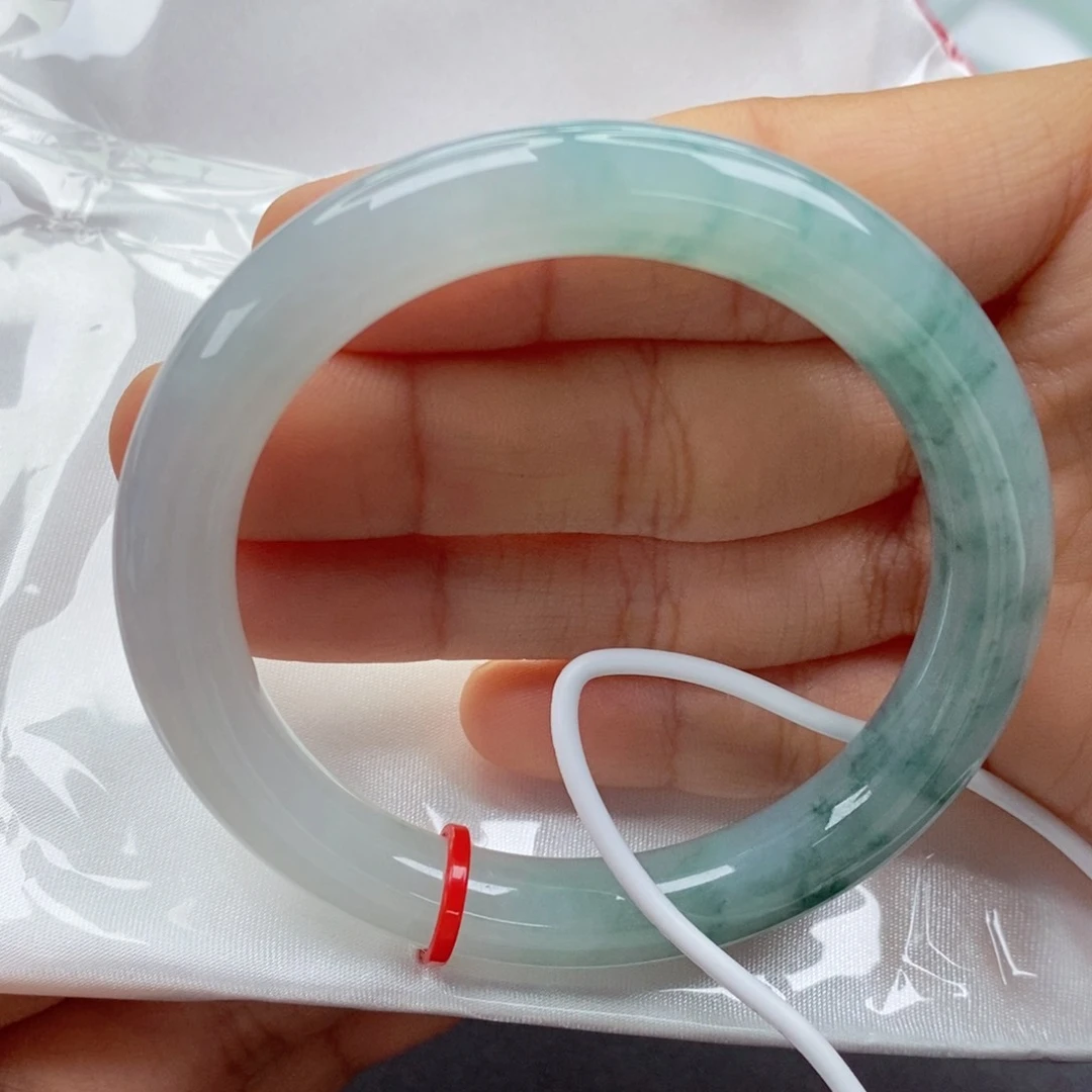 翡翠手镯（圆镯）未镶嵌54圈
