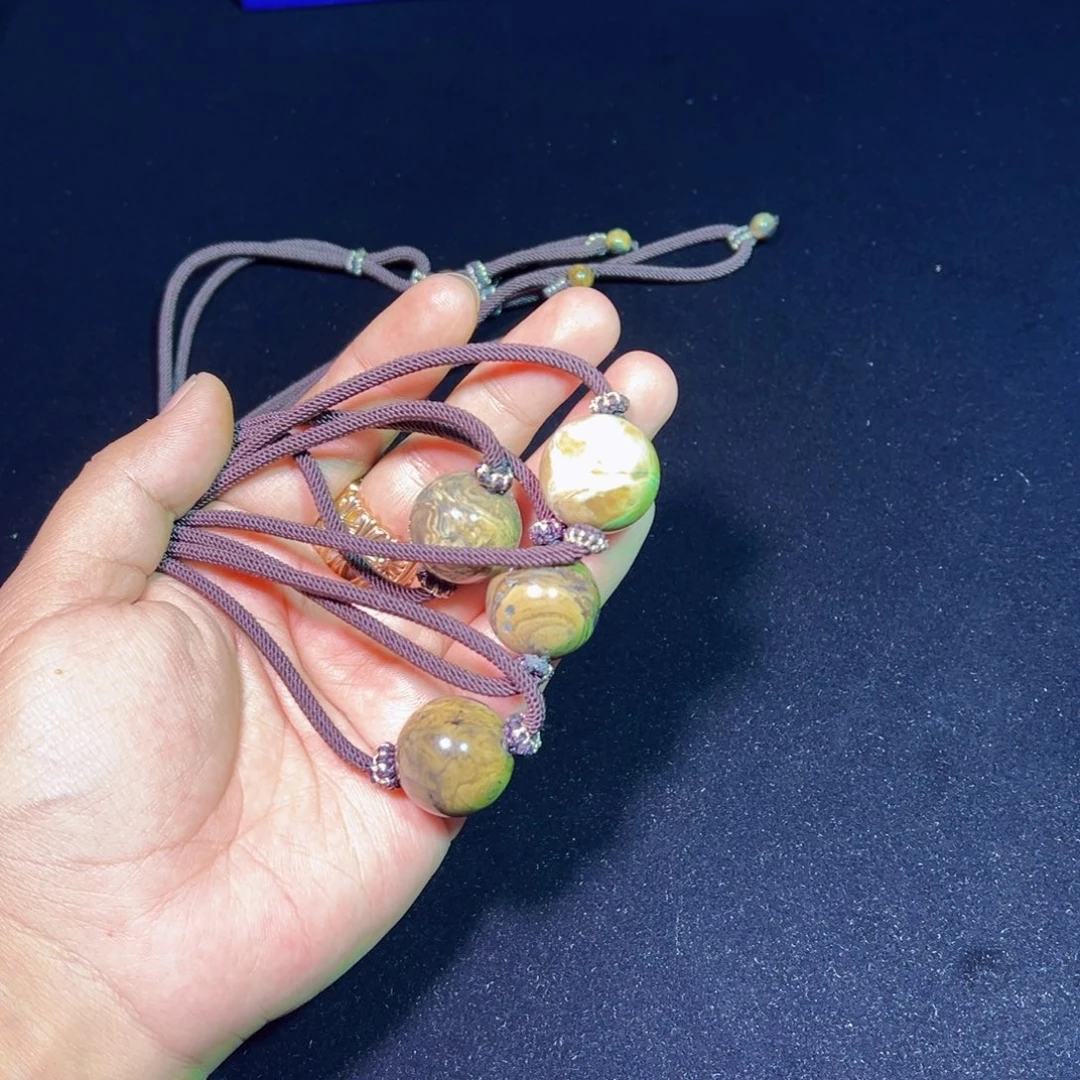 未镶嵌琥珀裸石多样性发货其中一件瑕疵