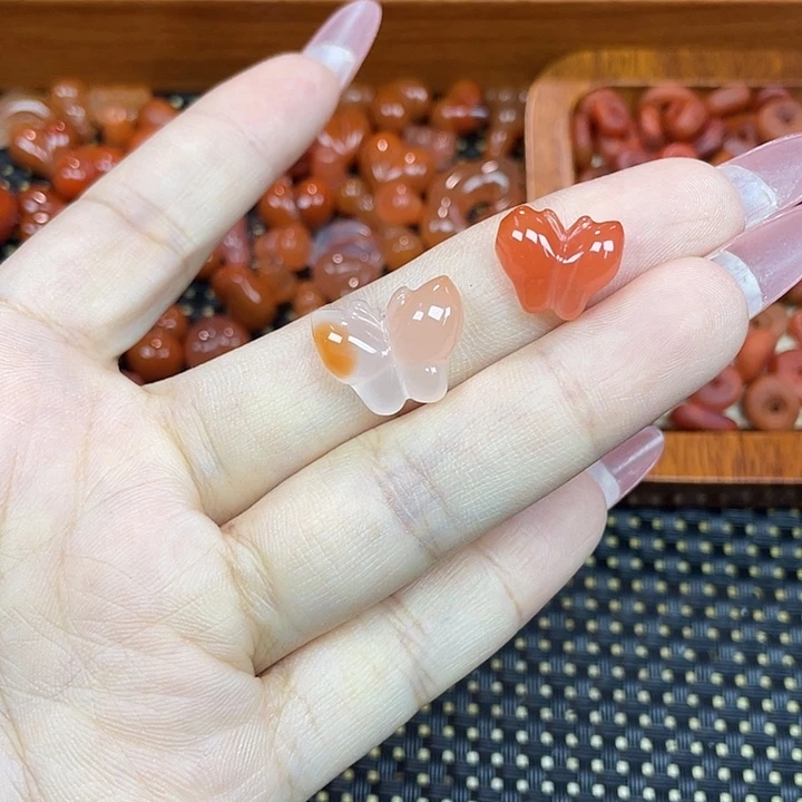 南红玛瑙未镶嵌颈饰蝴蝶