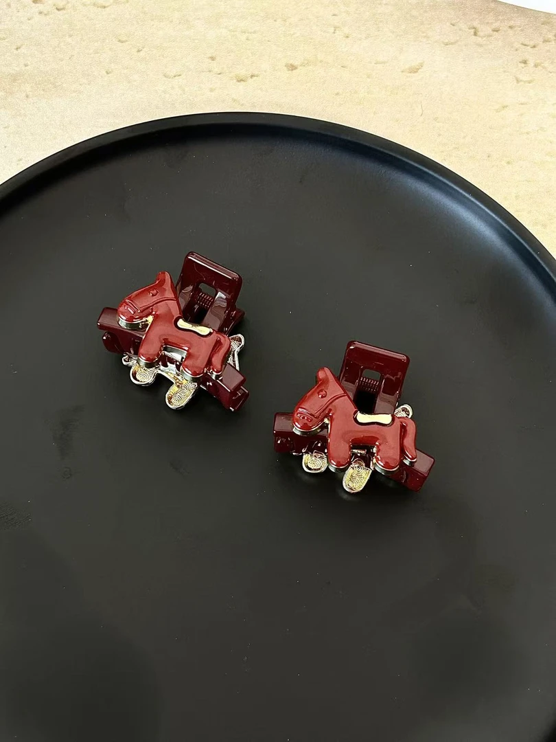 红色小马“马上有钱”刘海对夹一对装