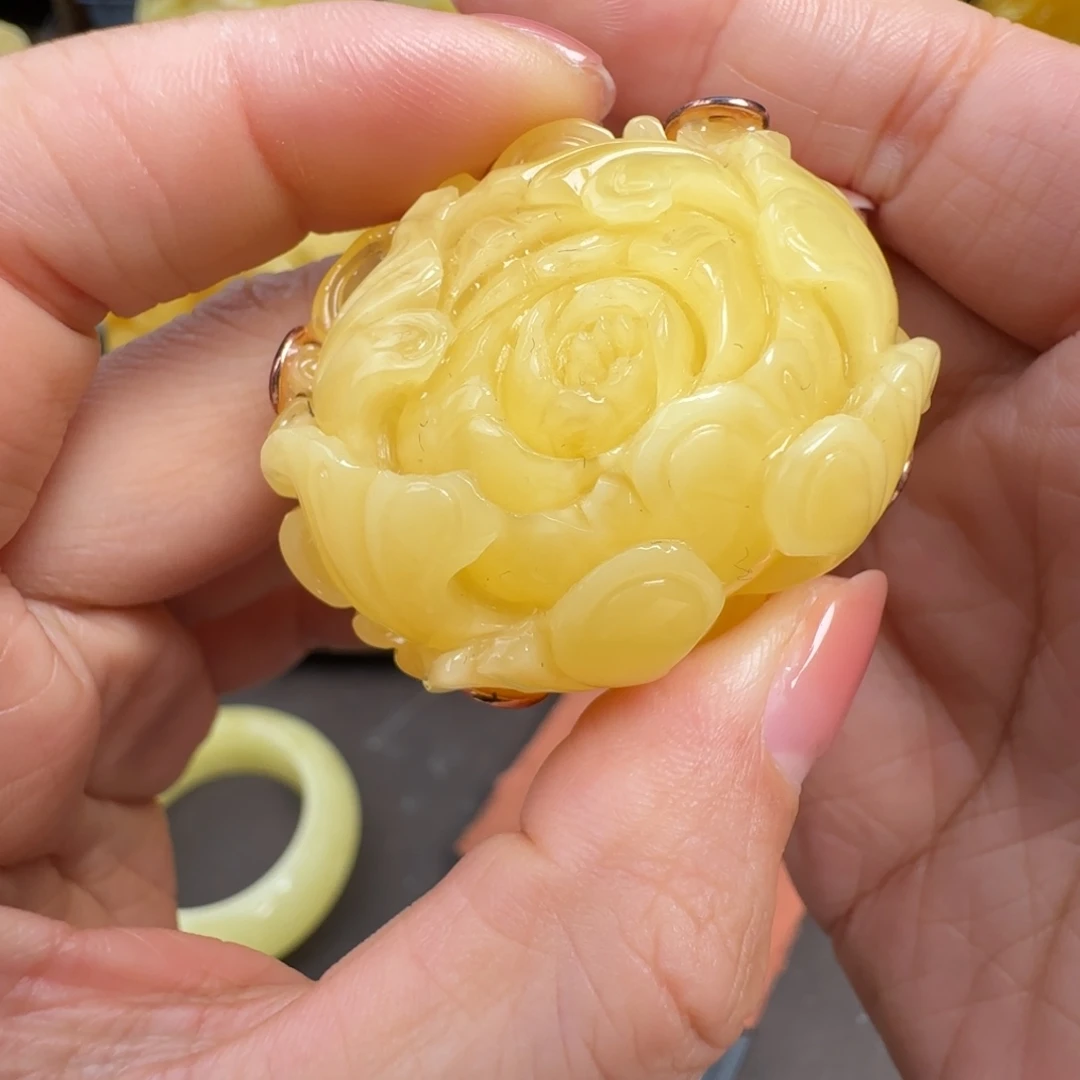 蜜蜡未镶嵌珠宝奇石