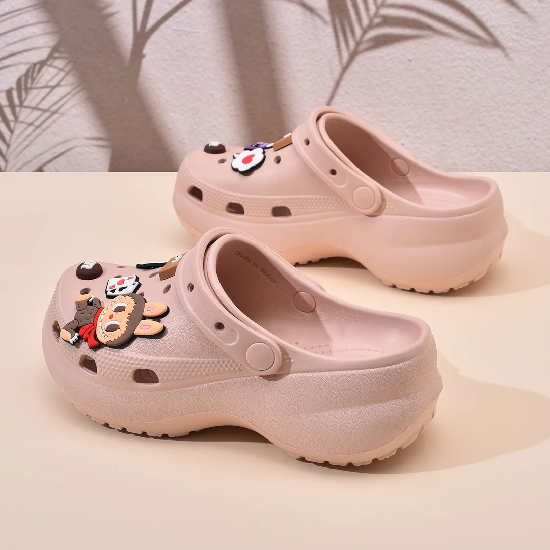 云朵洞洞鞋女夏季外穿2025新款网红时尚爆款踩屎感沙滩鞋软底凉拖