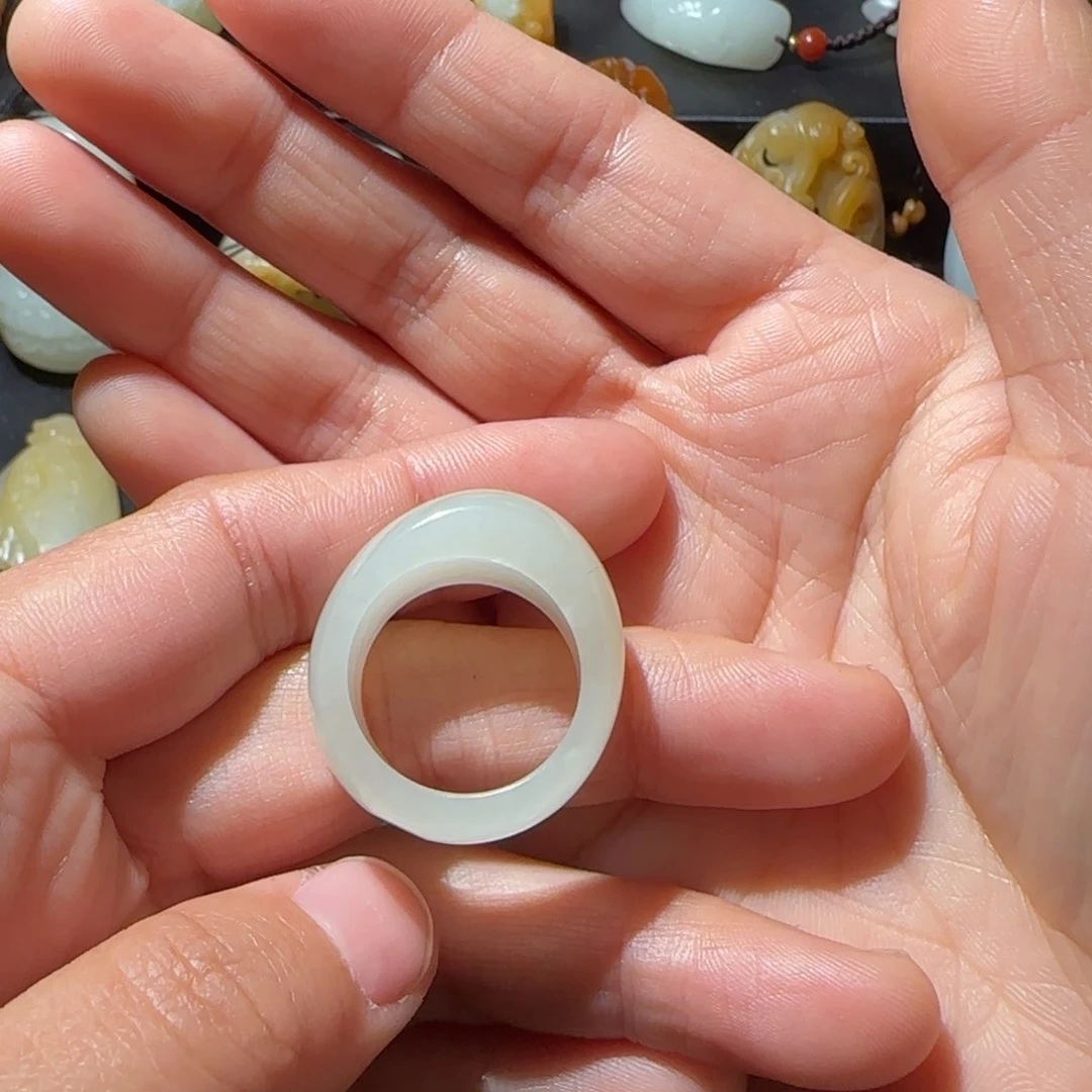 和田玉颈饰未镶嵌泛*