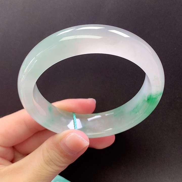 未镶嵌手镯石英质玉