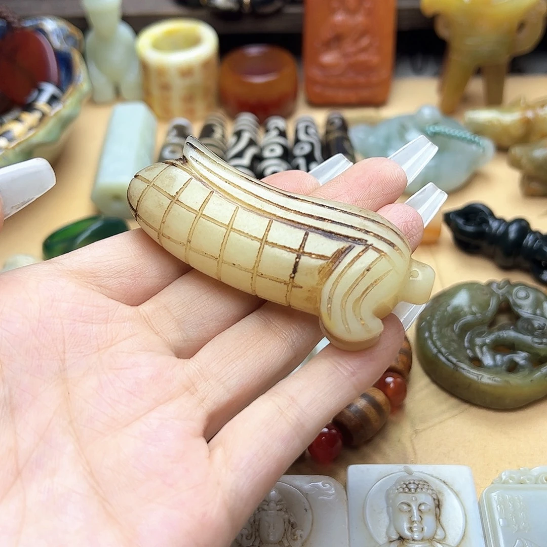 蛇纹石玉未镶嵌颈饰