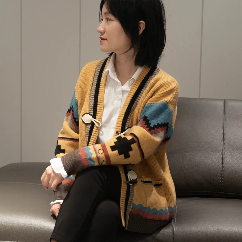 宽松开衫女长袖中长款针织衫春秋慵懒风拼色牛角扣毛衣外套