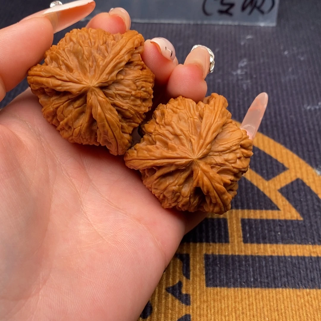 皂***土文玩核桃吊坠白狮子