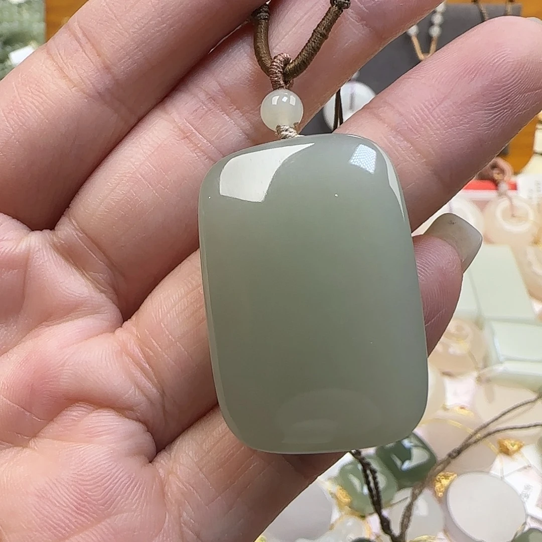 满***星和田玉未镶嵌颈饰