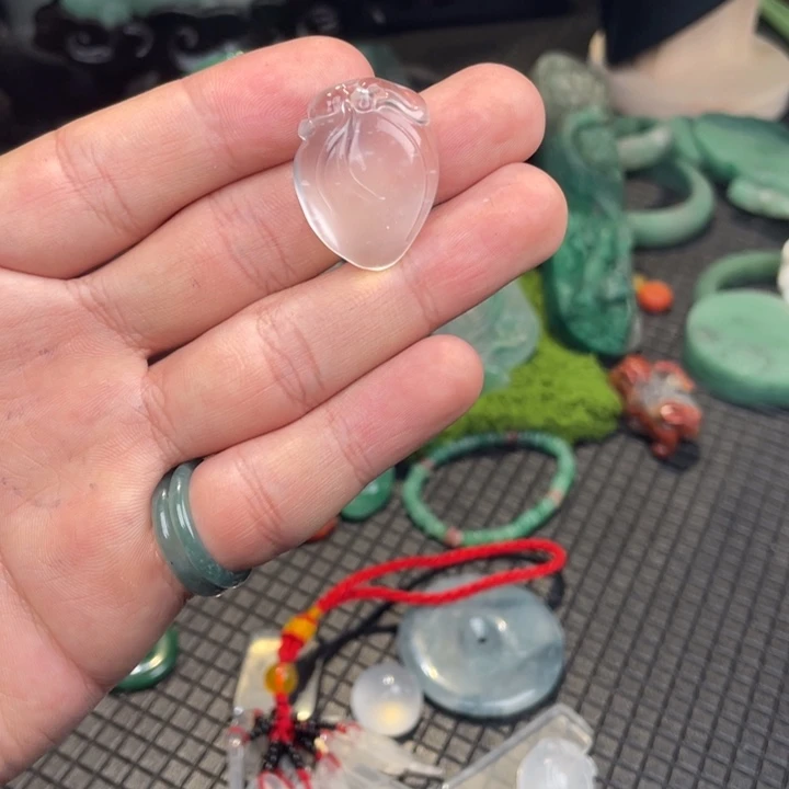 石英质玉未镶嵌颈饰