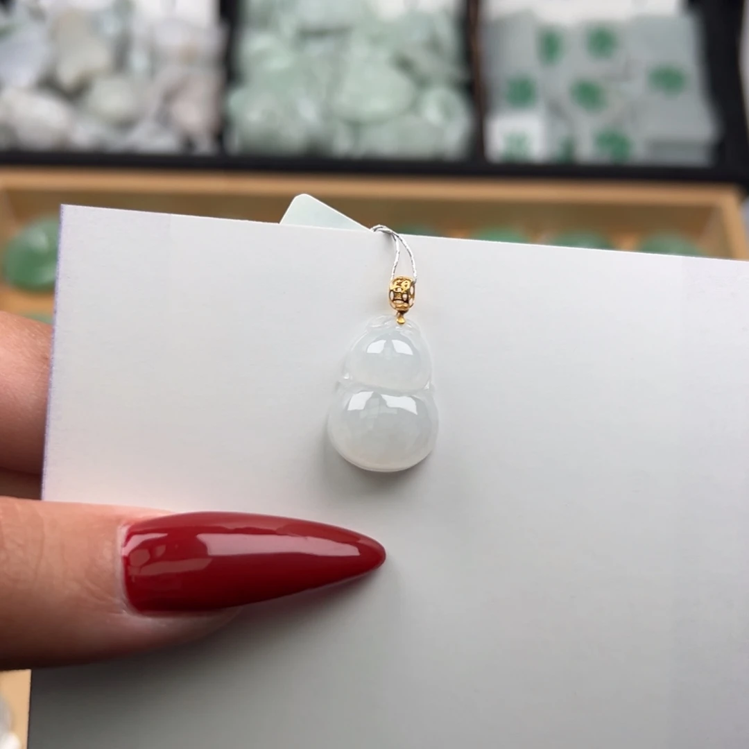 翡翠颈饰未镶嵌葫芦