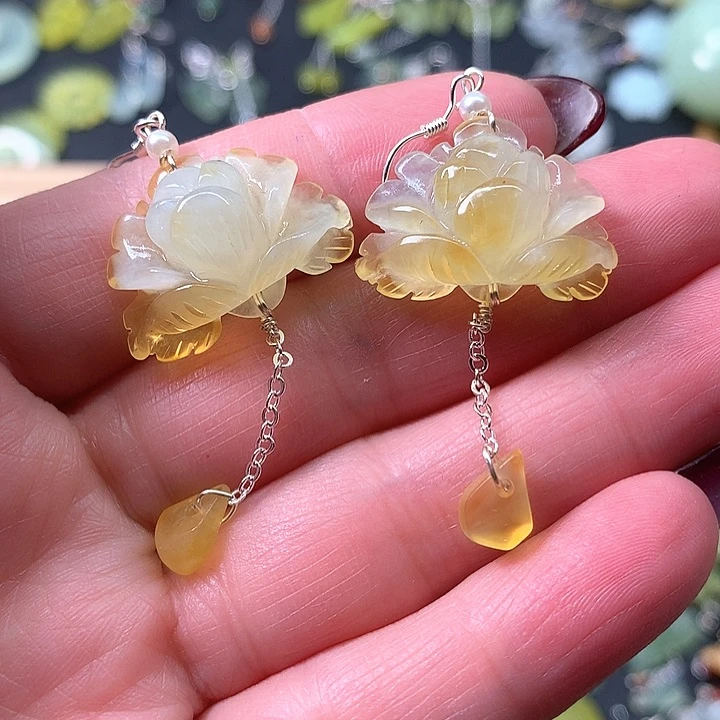 蛇纹石玉耳环未镶嵌姐****?