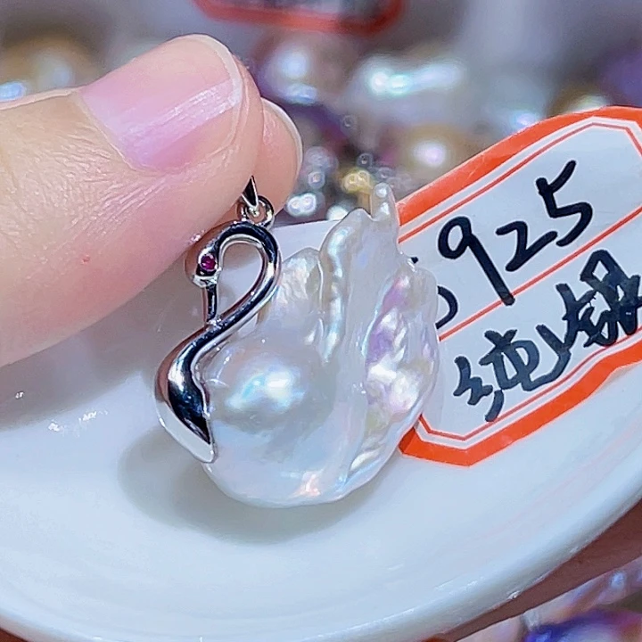 淡水珍珠银S925镶嵌颈饰翩**鸿