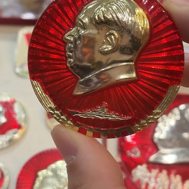 宜***人像章一一一一一一一