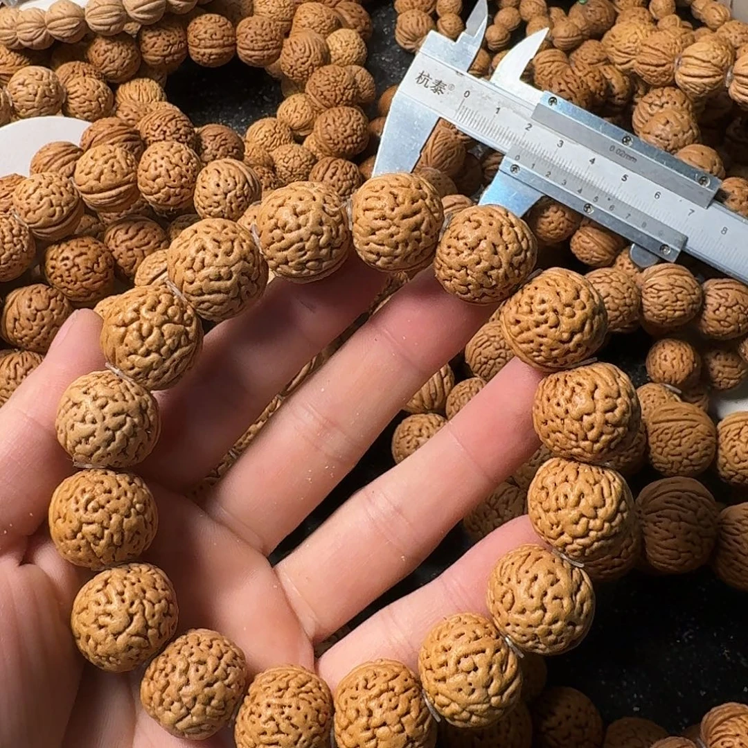 小***诺吊坠桃核野生手串