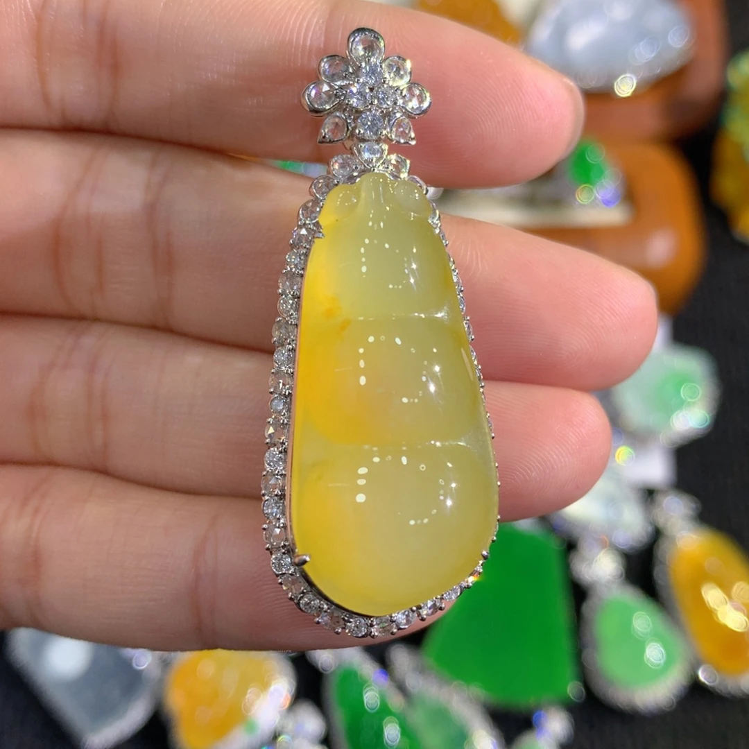 翡翠18K金镶嵌颈饰