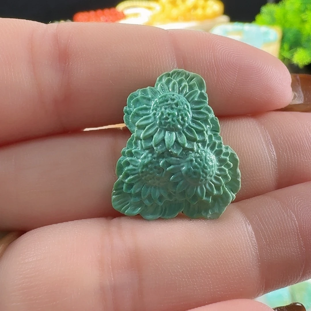 绿松石未镶嵌颈饰