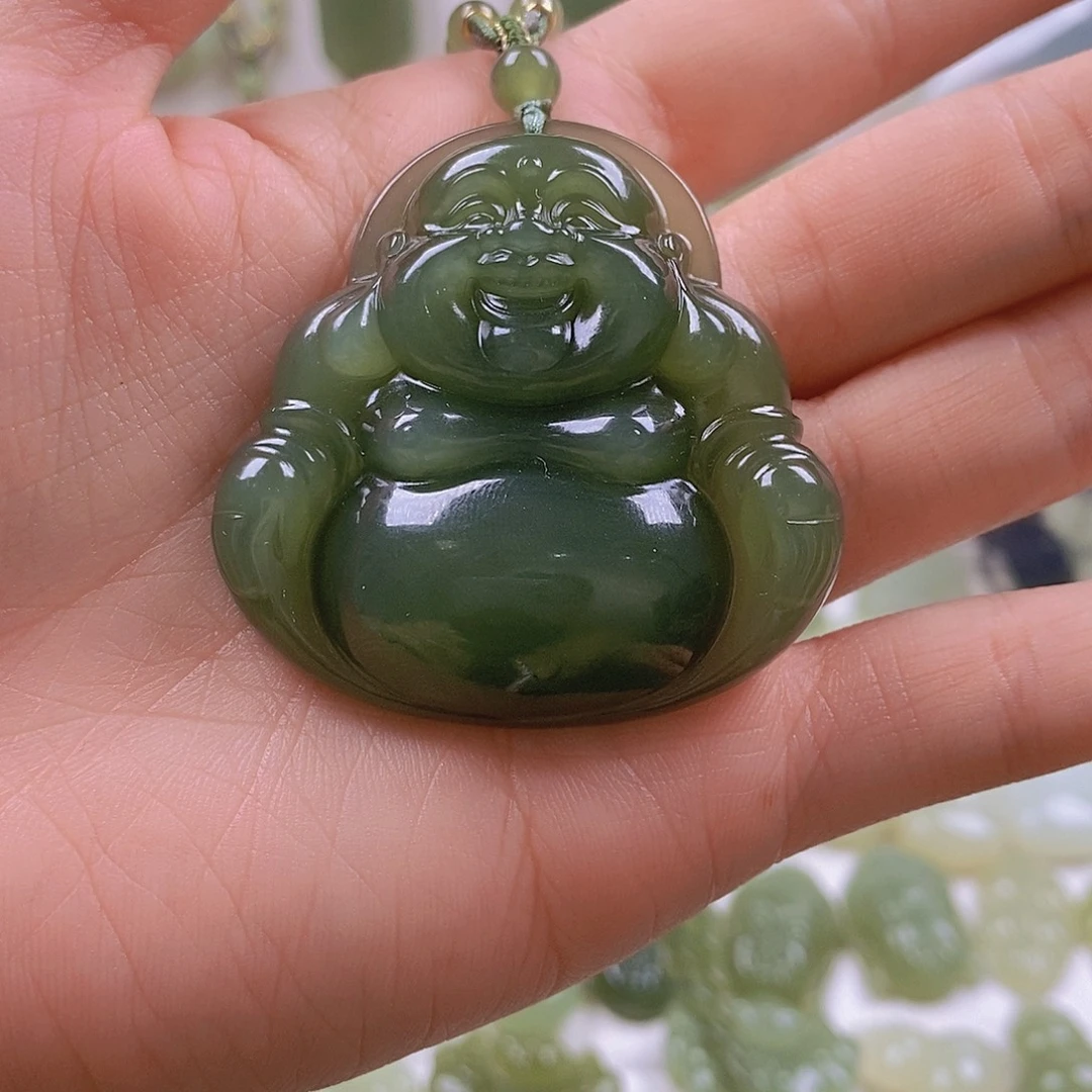 自***人和田玉未镶嵌颈饰