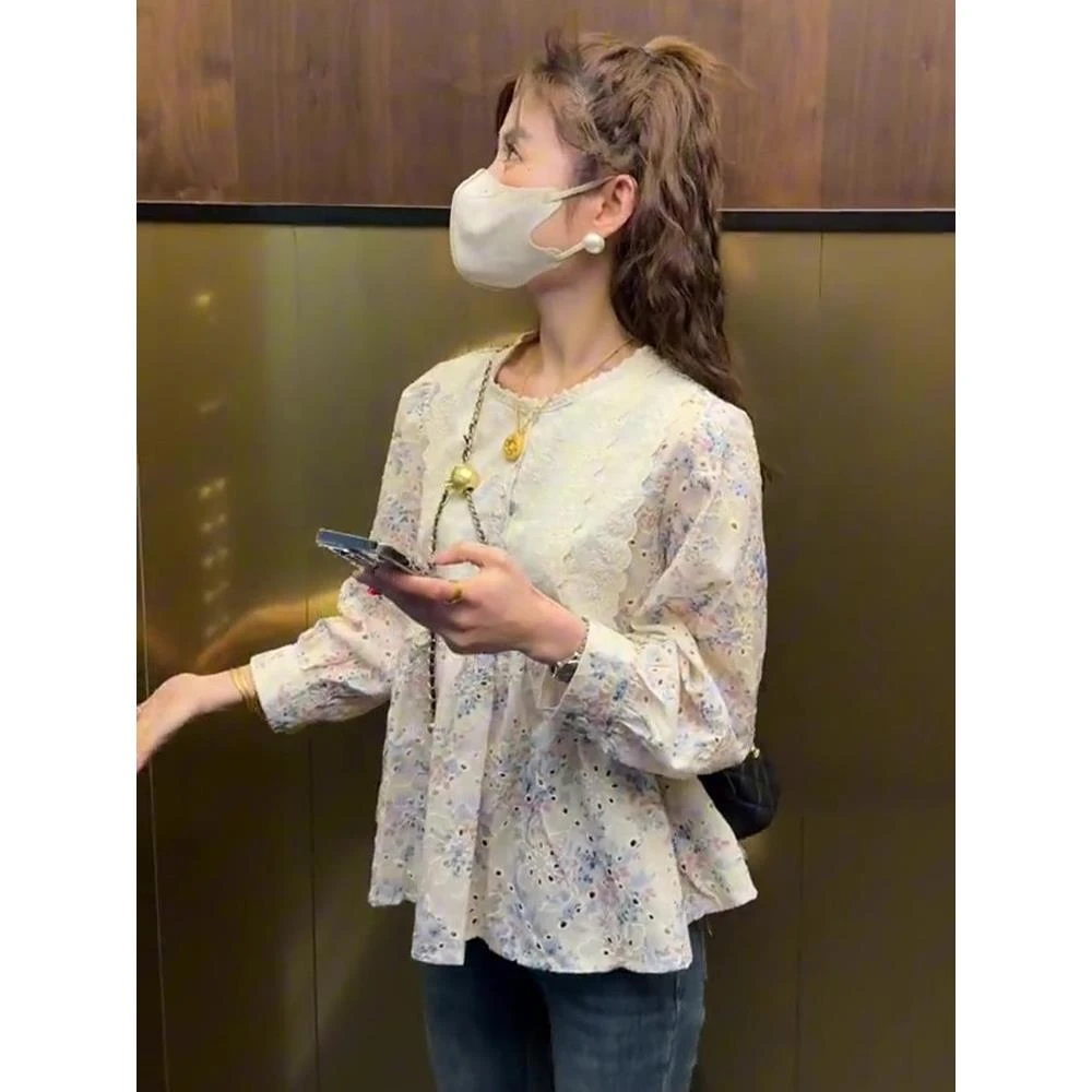 碎花镂空春日衬衫2025新款女独特漂亮小衫洋气减龄别致绝美小上衣