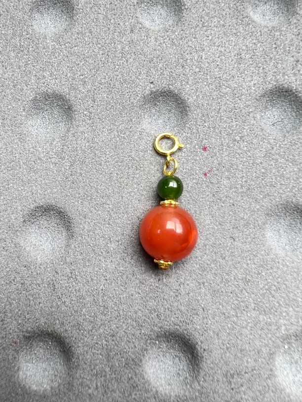 P104南红艳色圆珠万能扣小吊坠滴流11mm