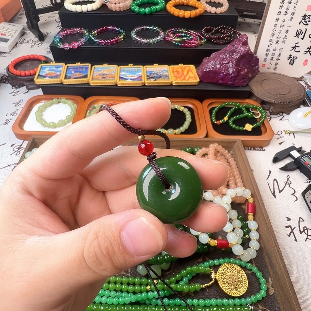 和田玉（糖玉）未镶嵌颈饰辣绿平安扣吊坠