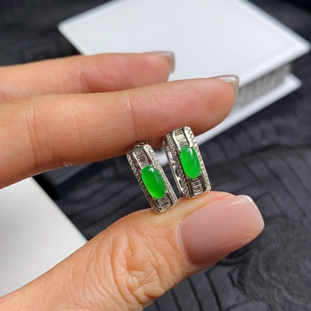 翡翠18K金镶嵌耳饰椭圆炸光蛋面耳包