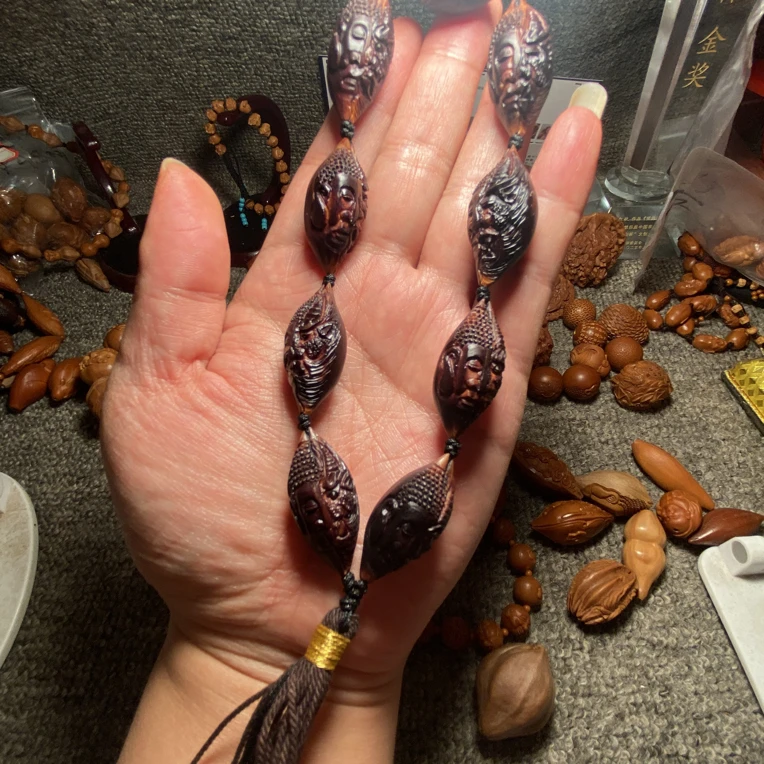 福利苏工核雕，纯手工打磨，天然紫核佛魔一念手持，老料，个性十足