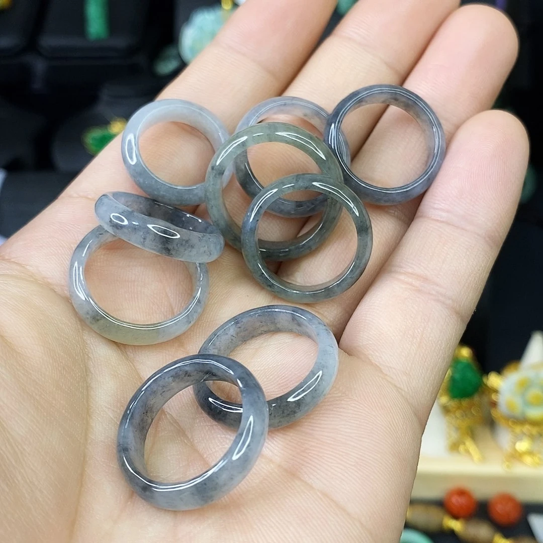 颈饰未镶嵌翡翠戒指