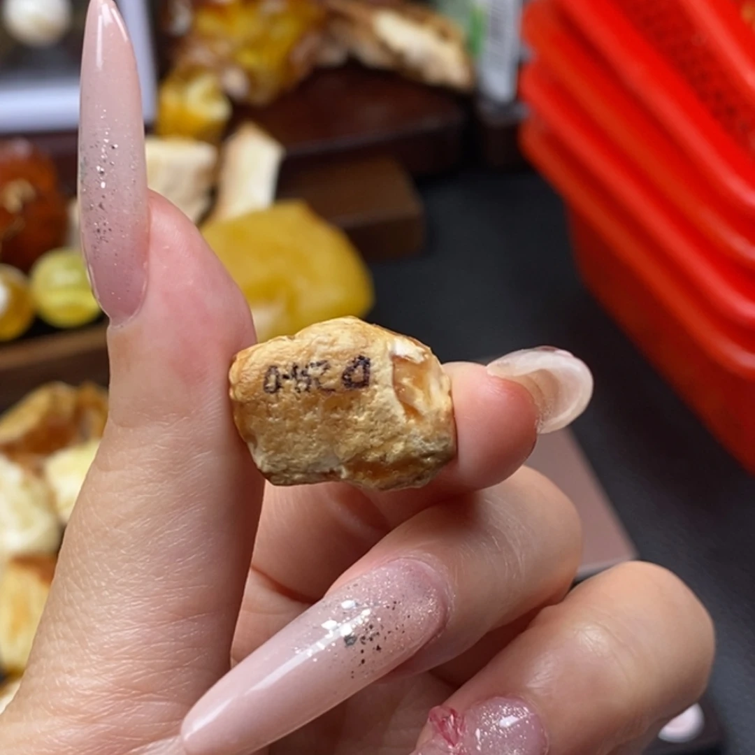 痕***.定制琥珀未镶嵌蜜蜡