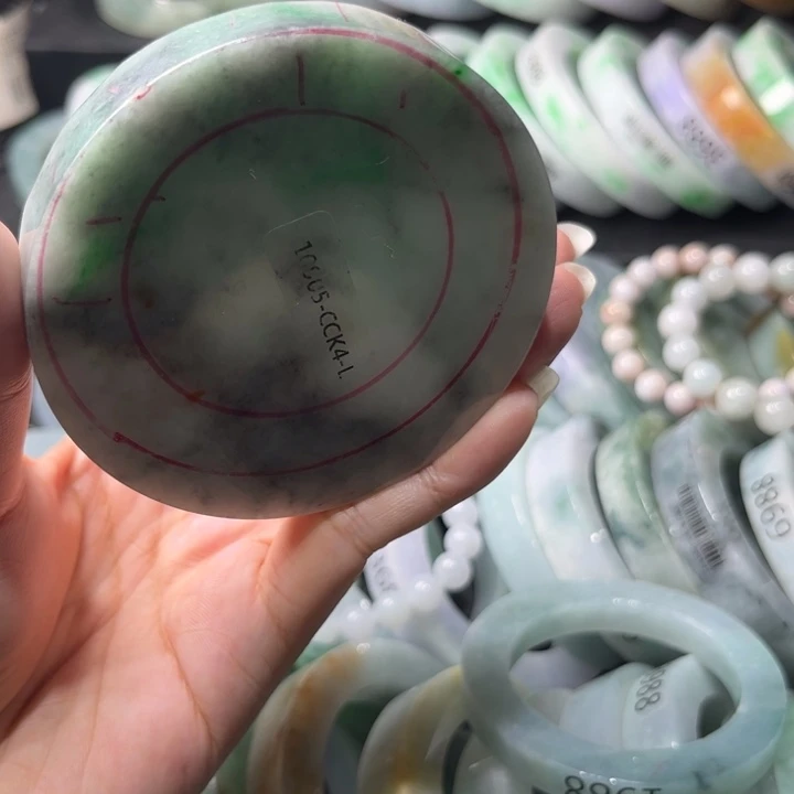 定制翡翠未镶嵌手镯