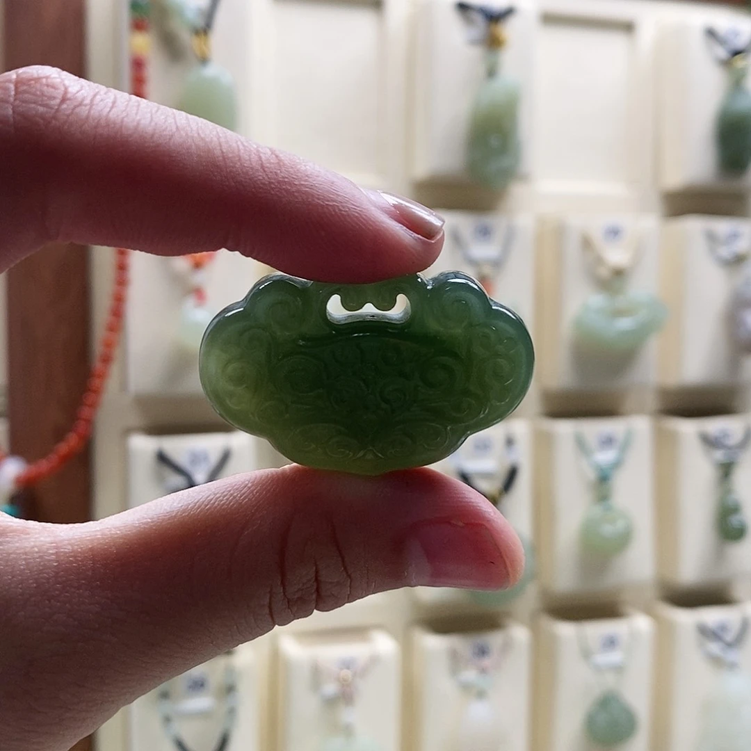 和田玉颈饰未镶嵌财*