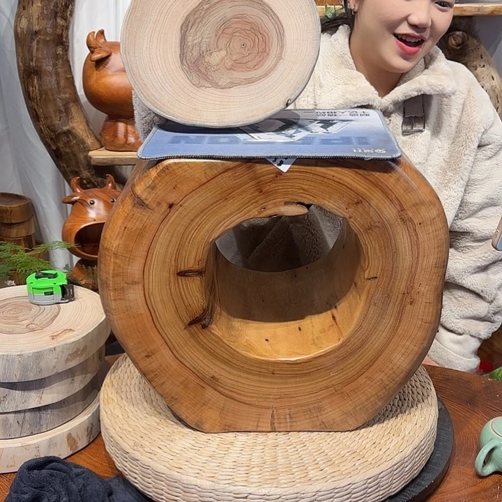 星***辰香樟木香樟木根雕凳子一物一拍