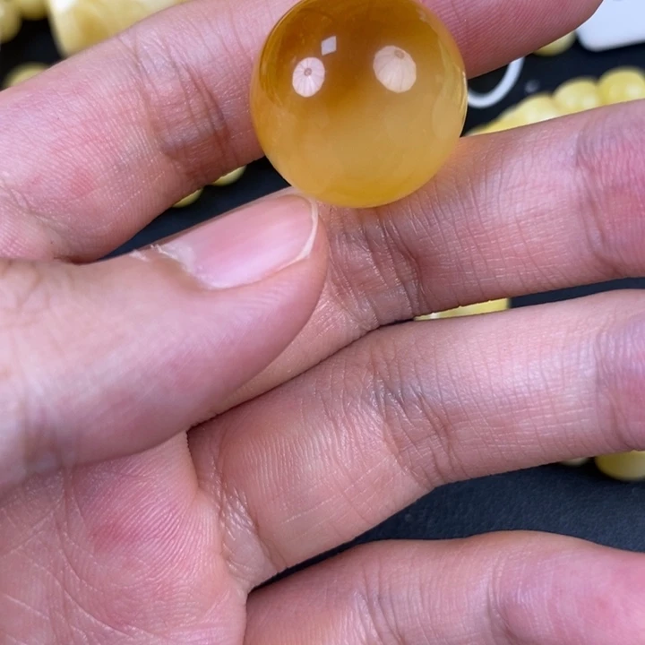 未镶嵌琥珀裸石黄阶全品18