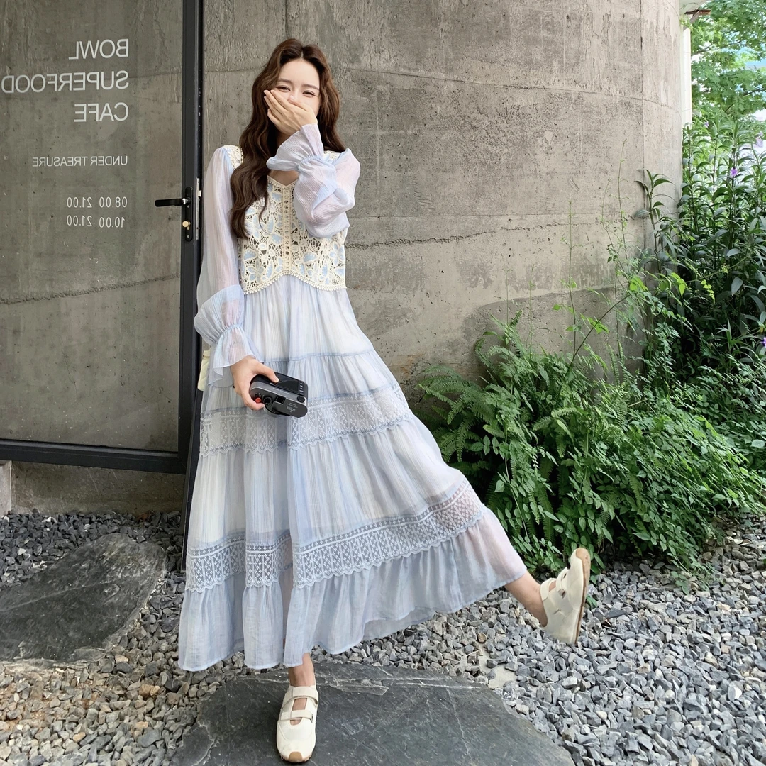 蓝色巨好看蕾丝钩花拼接连衣裙女2025早秋新款气质高腰显瘦大摆裙
