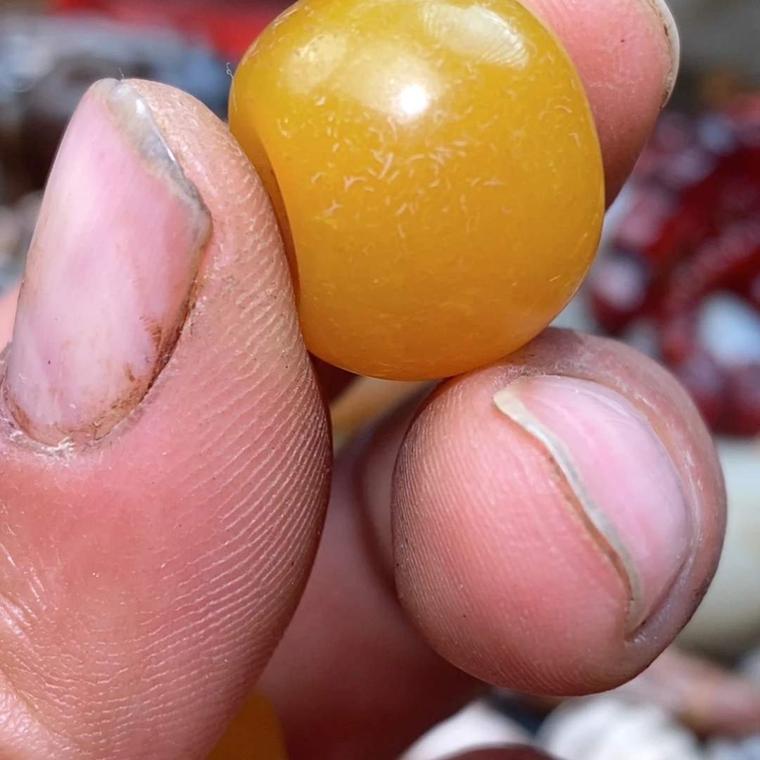 DIY琉璃珠子的颜色是蓝色