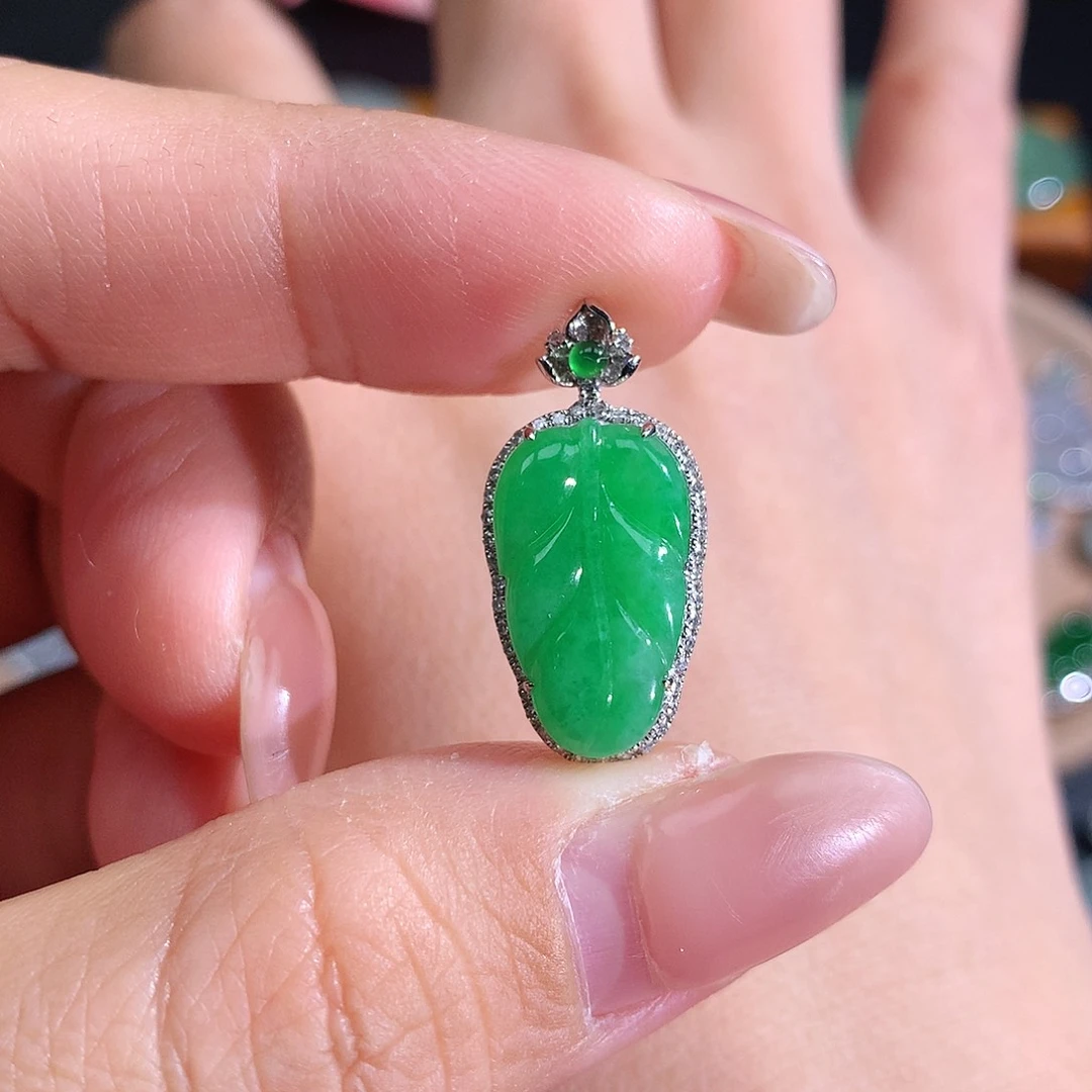 翡翠18K金镶嵌颈饰翡翠