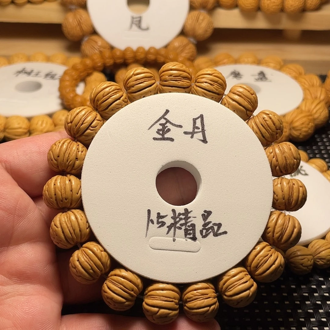 雲***輕桃木金咯丹桃核，皮质好，密度大