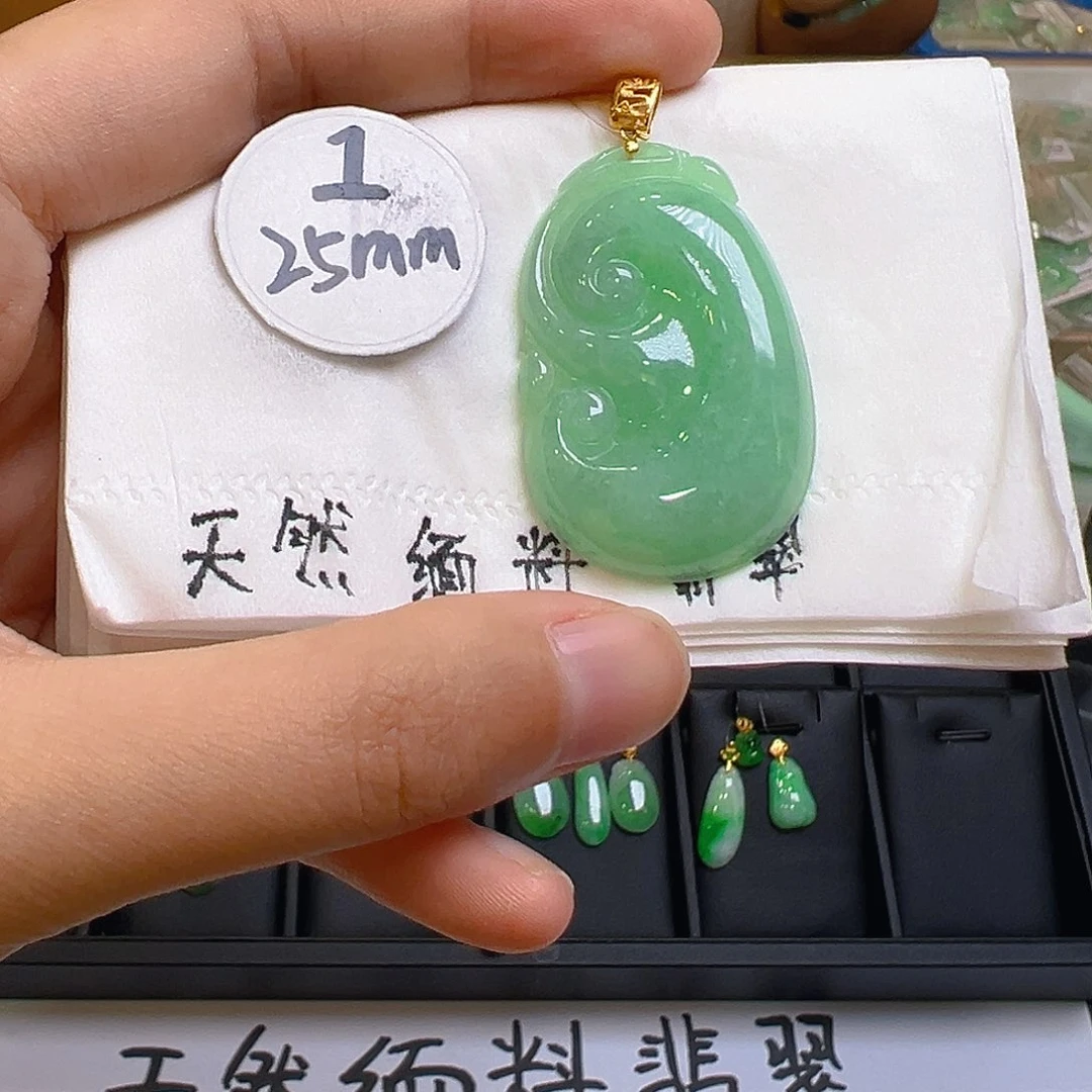 翡翠吊坠(不含链)18K金镶嵌翡翠
