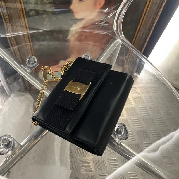 95新 FERRAGAMO/菲拉格慕 复燃精选/黑色蝴蝶结斜挎包