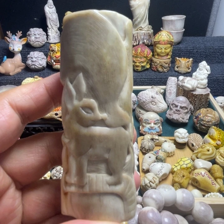 木配饰牛骨雕刻九尾