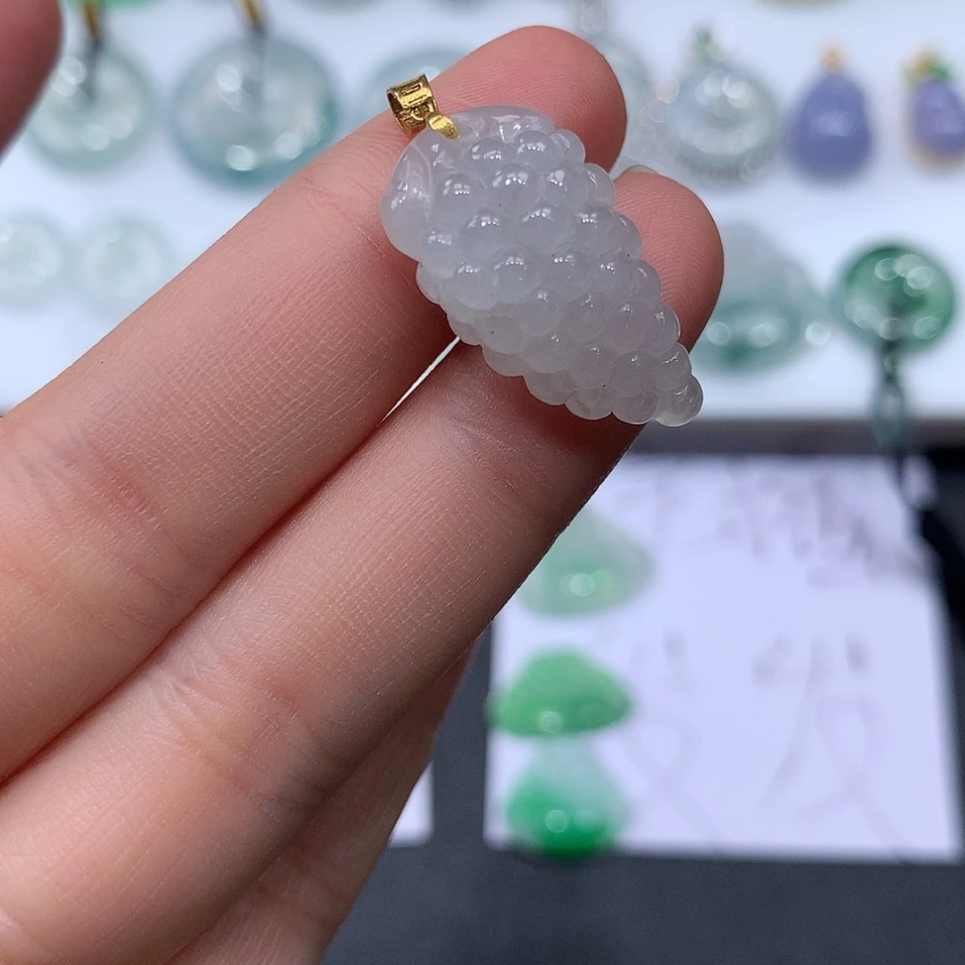 翡翠未镶嵌吊坠(不含链)葡萄
