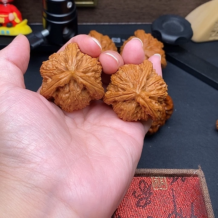 沧***司文玩核桃把件白奔