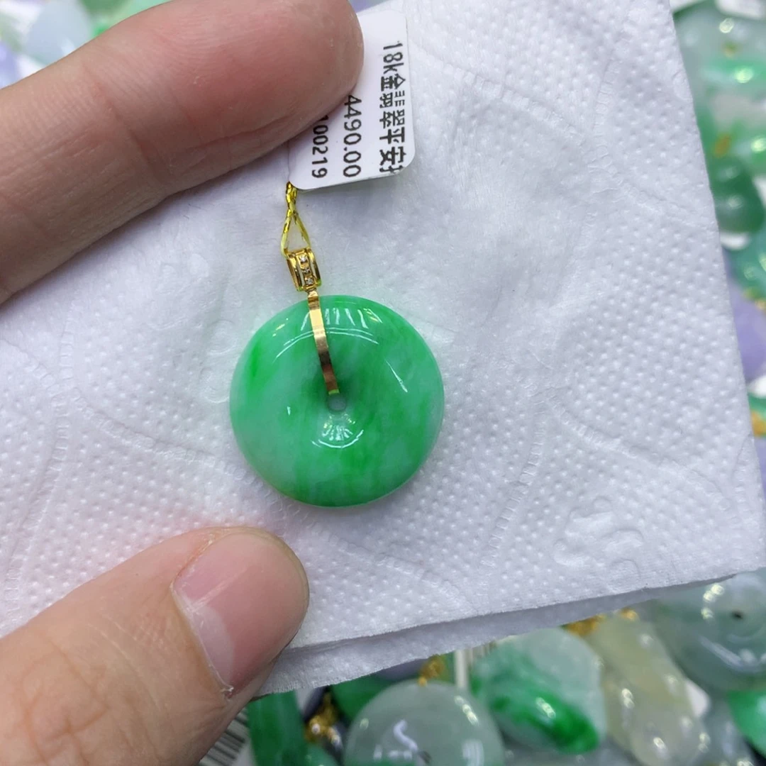 颈饰18K金镶嵌翡翠