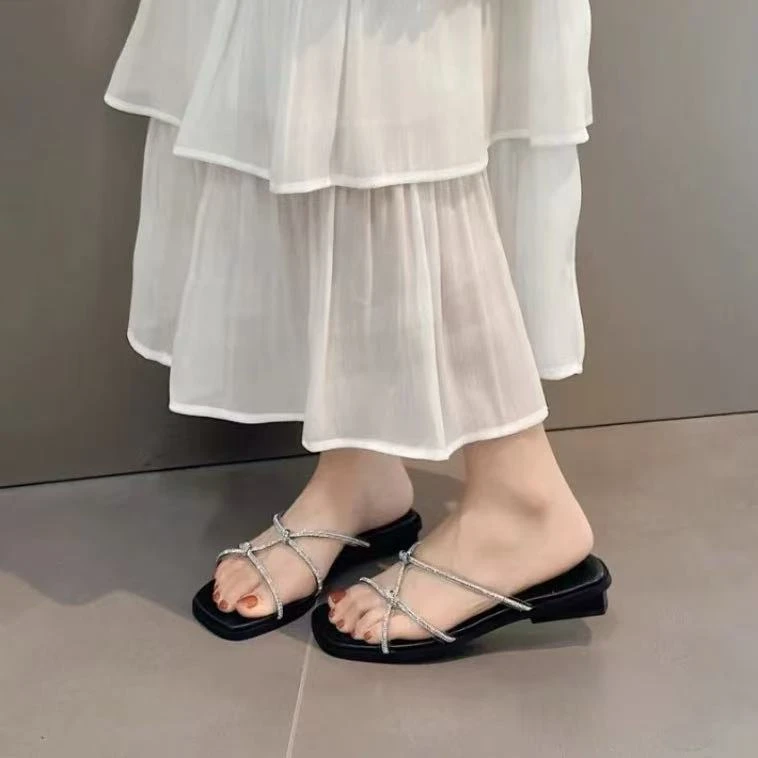 C6245  黑色  夏季时尚2025新款低跟露趾配裙子时装拖鞋